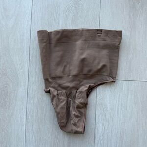 SKIMS CORE SCULPT HIGH-WAISTED THONG SIZE S